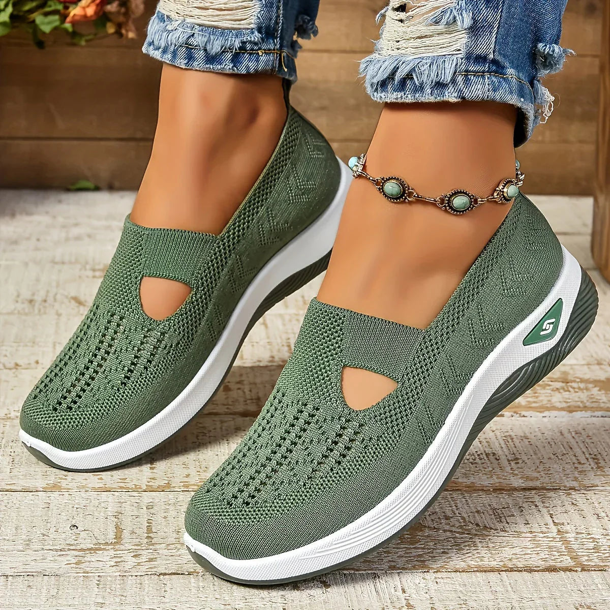Privazz | Breathable and Ultimate Comfortable Orthopaedic Sneakers for Women - CloudWear™